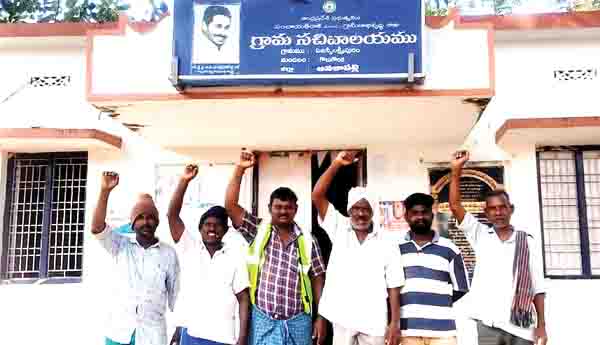 పారిశుధ్య కార్మికుల నిరసన