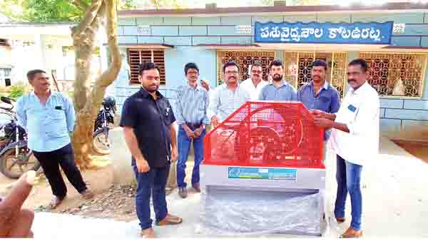 గ్రాస్‌ కటింగ్‌ యంత్రాలతో పశుగ్రాసం ఆదా