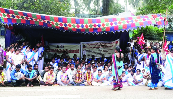 ఆశా వర్కర్ల సమస్యలను పరిష్కరించాలి