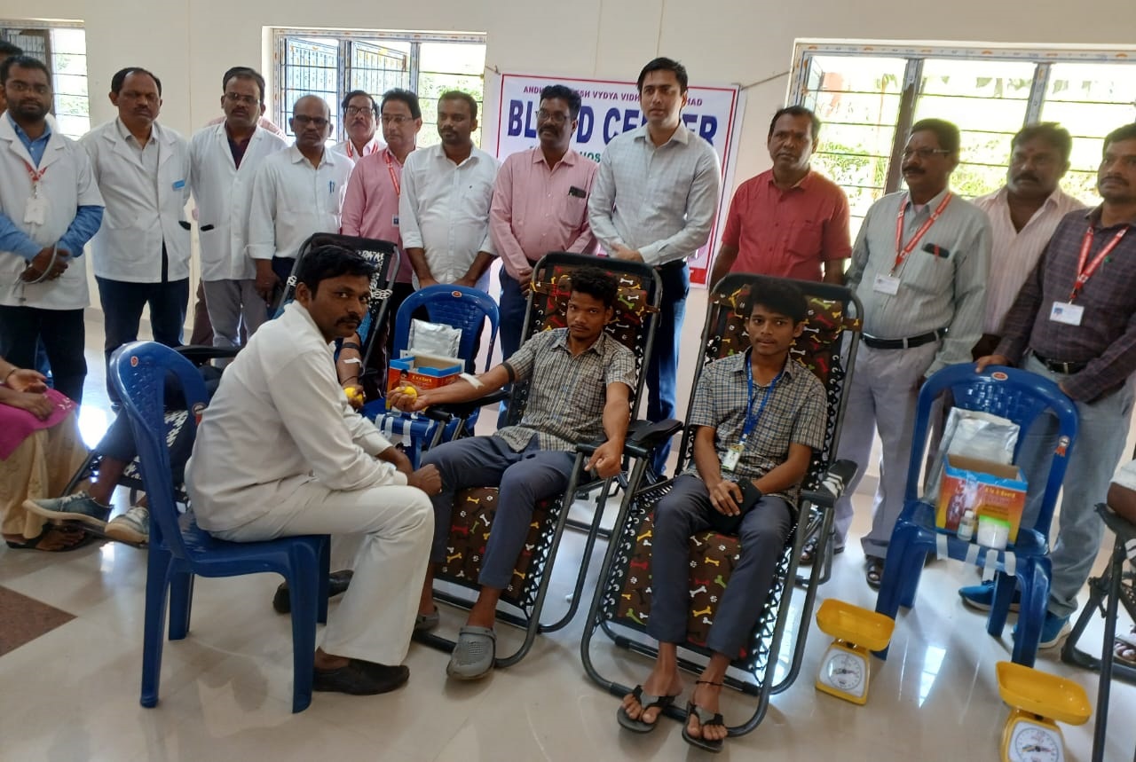  మెగా రక్తదాన శిబిరానికి విశేష స్పందన