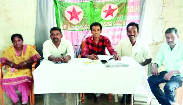 అటవీశాఖ అధికారుల వేధింపులు ఆపాలి