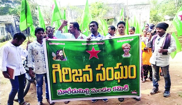 ఉపాధి కూలీలకు బకాయిలు చెల్లించాలని ధర్నా