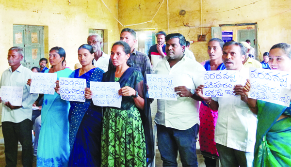 వరద బాధితులకు పరిహారం చెల్లించాలి