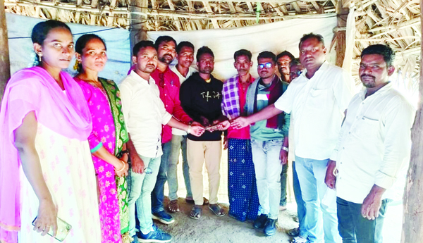 రామచంద్రయ్య కుటుంబానికి ఎస్‌ఎఫ్‌ఐ మాజీ నేతల ఆర్థిక సాయం