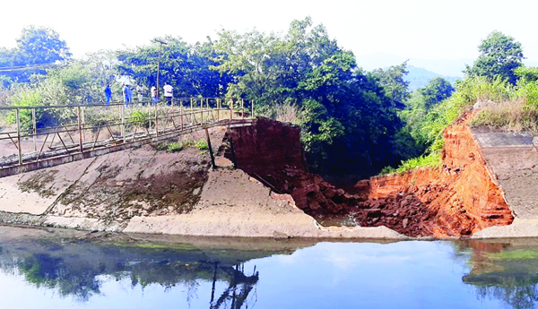 డొంకరాయి పవర్‌ కెనాల్‌కు భారీ గండి