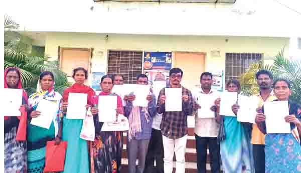 పింఛన్ల తొలగింపుపై ఆందోళన