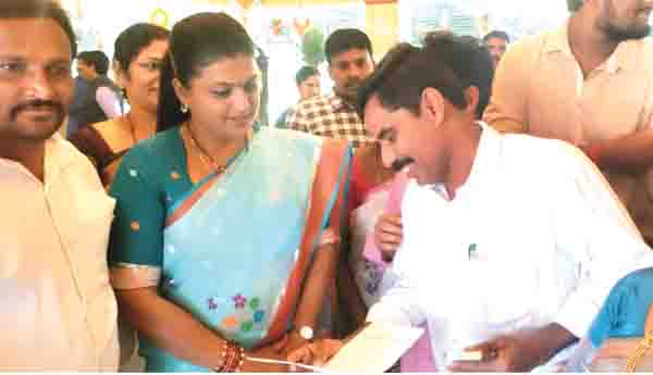 పర్యాటక రంగం అభివృద్ధికి ప్రభుత్వం కృషి