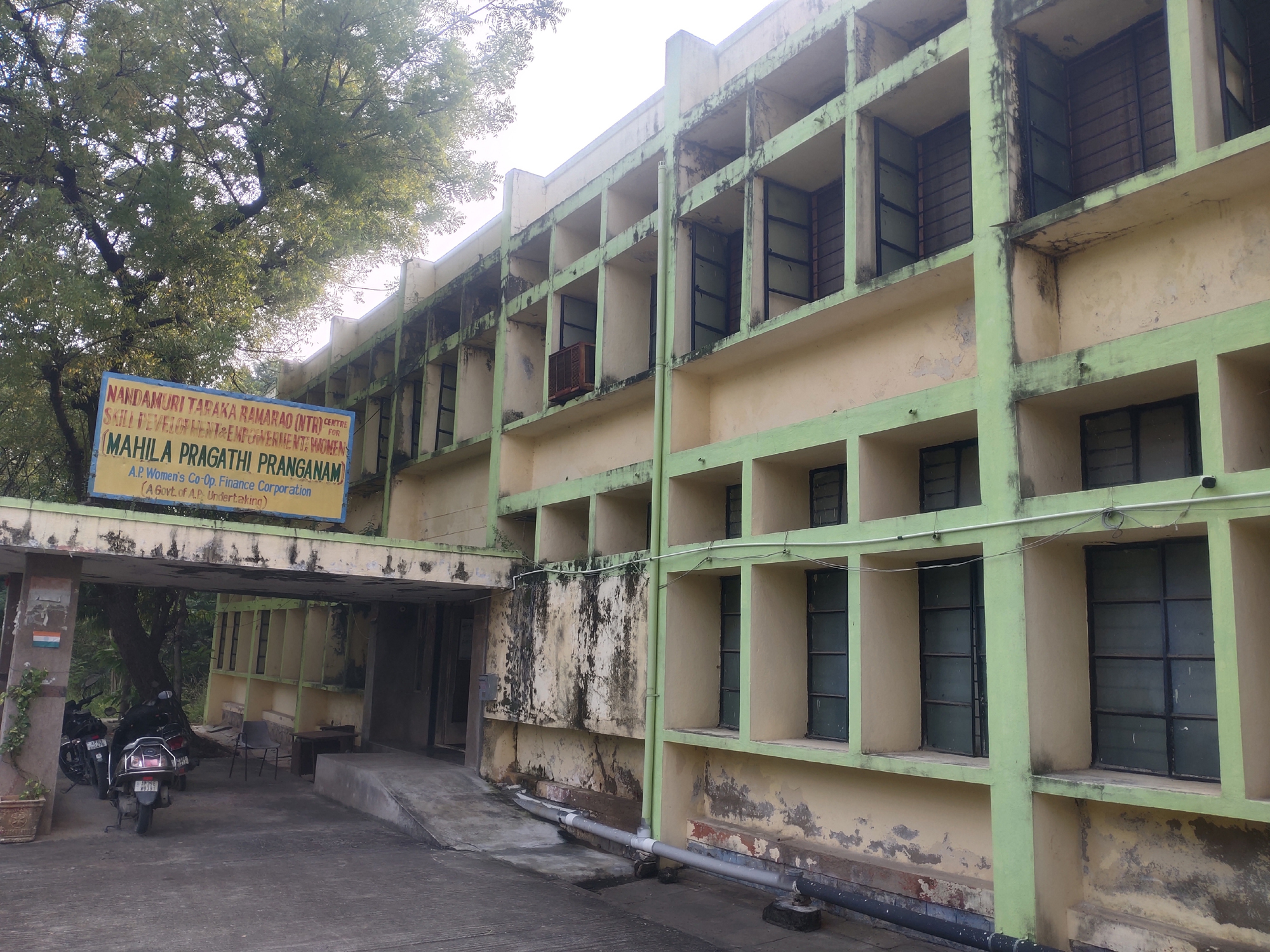 శిక్షణకు దూరంగా మహిళలు