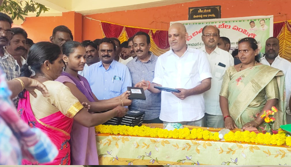 tabs-distribution-in-chinnagottigallu