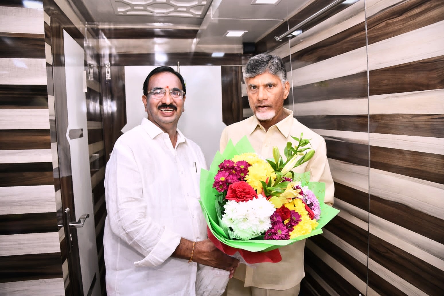 చంద్రబాబాకు చెంచలబాబు శుభాకాంక్షలు