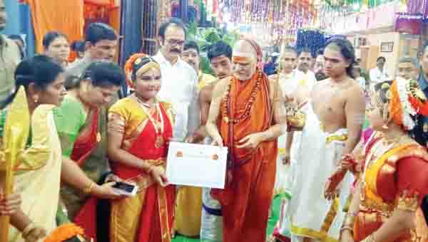 కొనసాగుతున్న శారదాపీఠం వార్షికోత్సవం