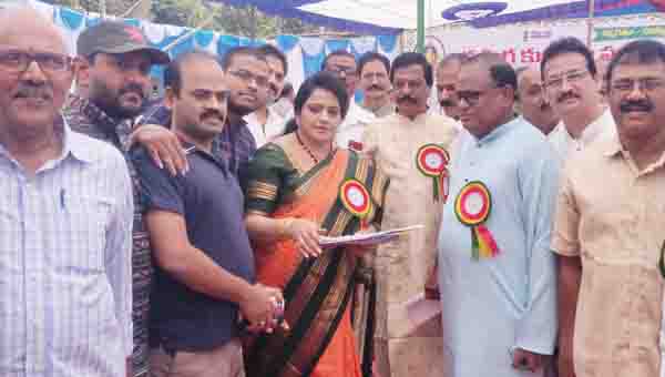స్టీల్‌ప్లాంట్‌ ప్రయివేటీకరణకు వ్యతిరేకంగా సంతకాల సేకరణ