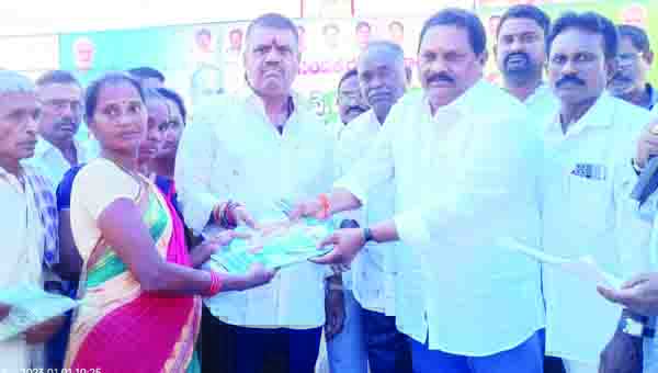 పింఛన్ల పంపిణీ