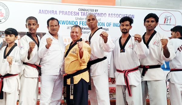తేక్వాండోలో రాజంపేట క్రీడాకారులకు బ్లాక్‌బెల్ట్‌