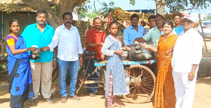 విరాళం అందజేత