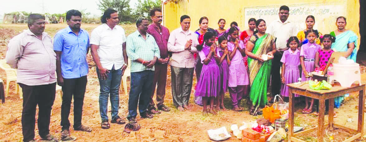 పాఠశాల అభివృద్ధి పనులకు శంకుస్థాపన
