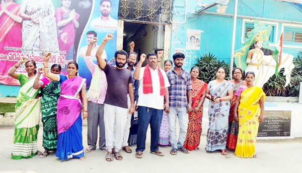 దారి సమస్య పరిస్కరించాలని నిరసన