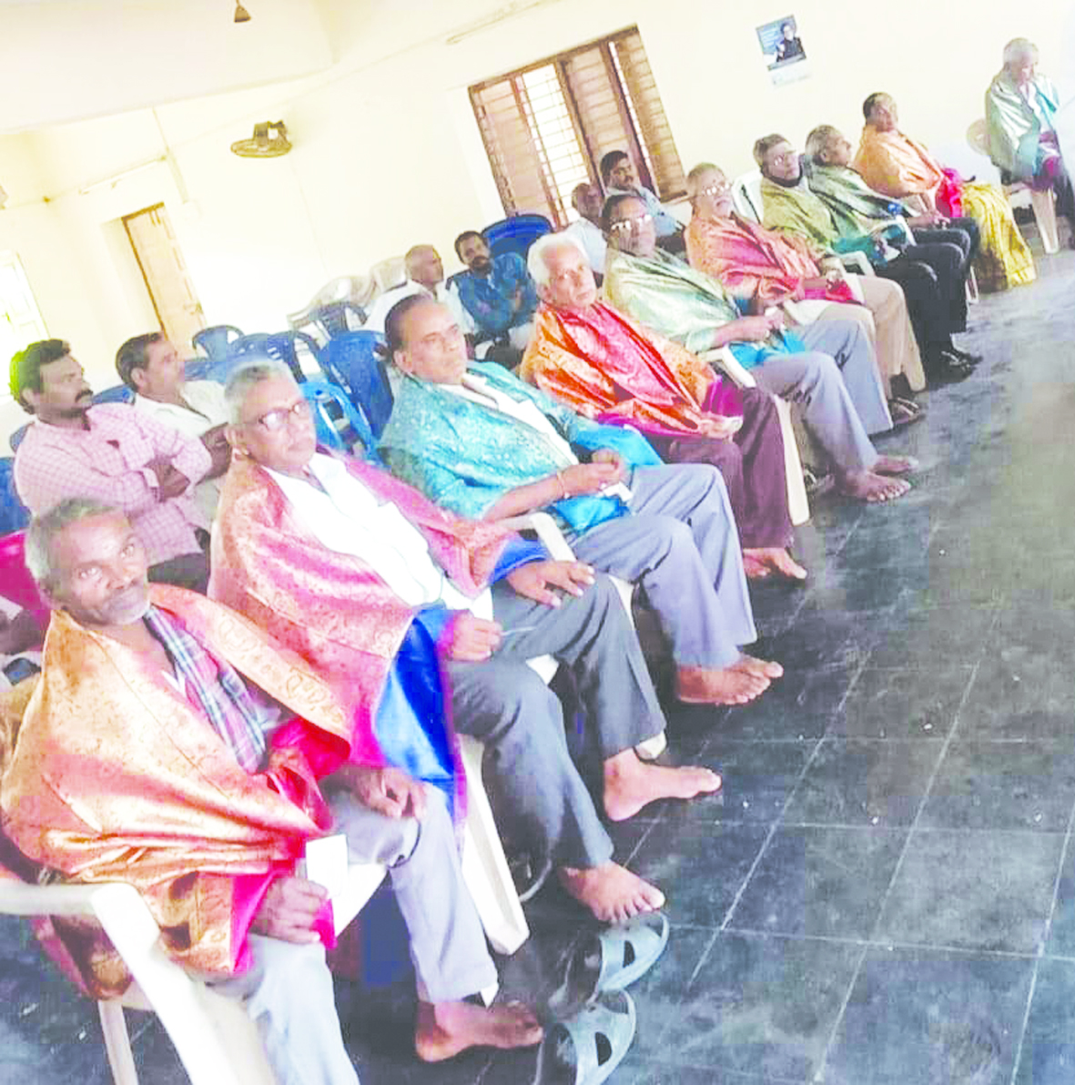 సంఘాల బలోపేతానికి కృషి చేయాలి