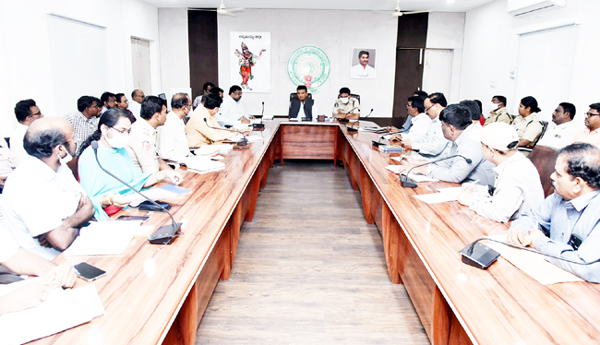 గణతంత్ర వేడుకలను పండుగ వాతావరణంలో నిర్వహించాలి