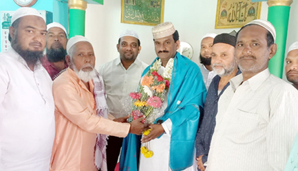 మసీదులు, ఈద్గాల అభివృద్ధికి కృషి