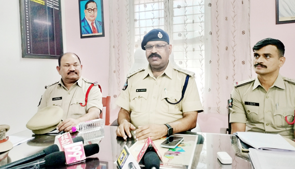 మైనర్లకు వాహనాలిస్తే తల్లిదండ్రులపై కేసులు : డిఎస్‌పి