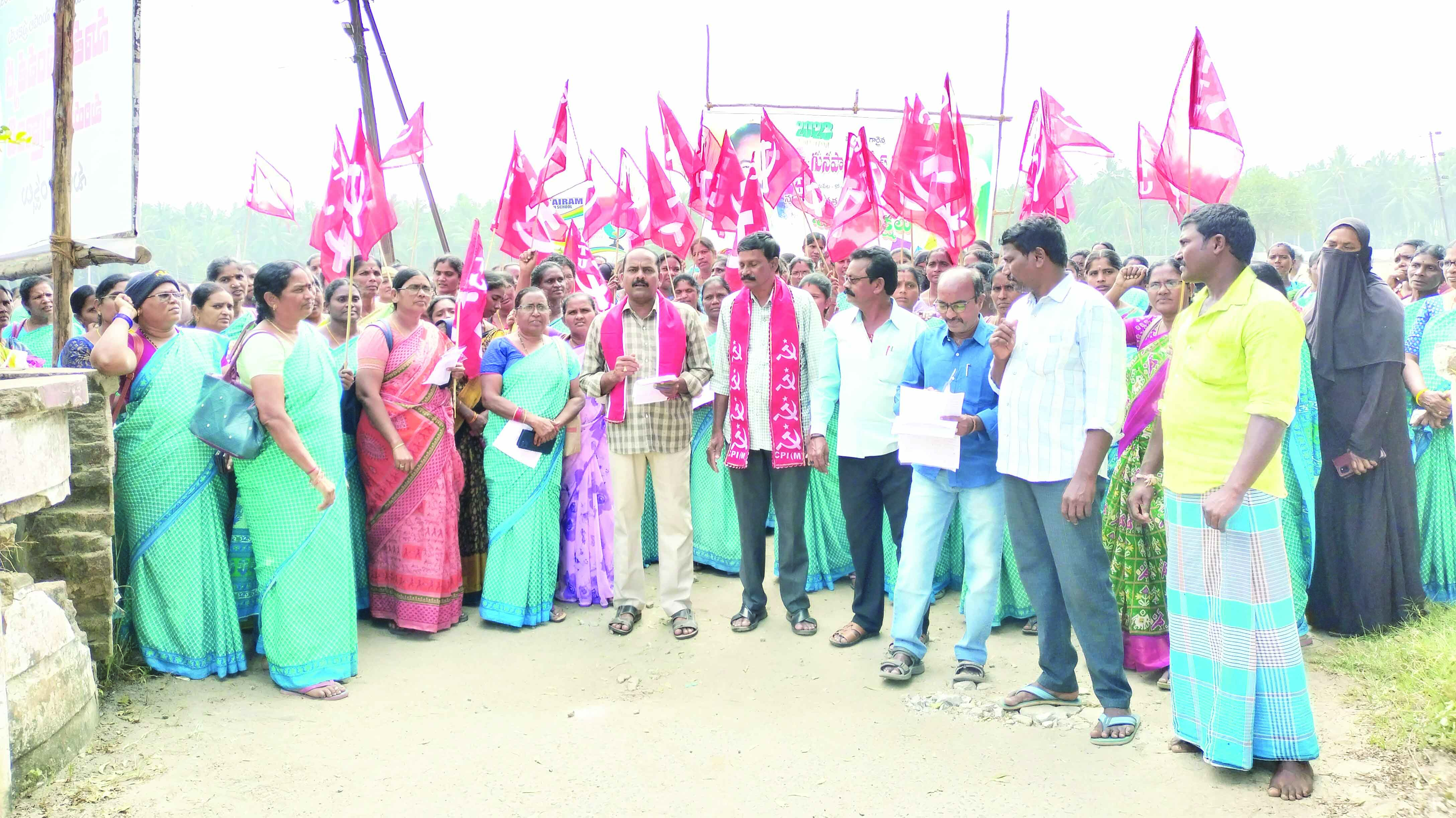 సిఐటియు ఆధ్వర్యంలో అంగన్‌వాడీల ధర్నా