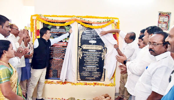 పేదలకు నాణ్యమైన వైద్యం : కలెక్టర్‌ గిరీష