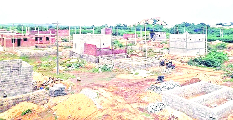 ఇళ్లు.. ఏళ్లు..!