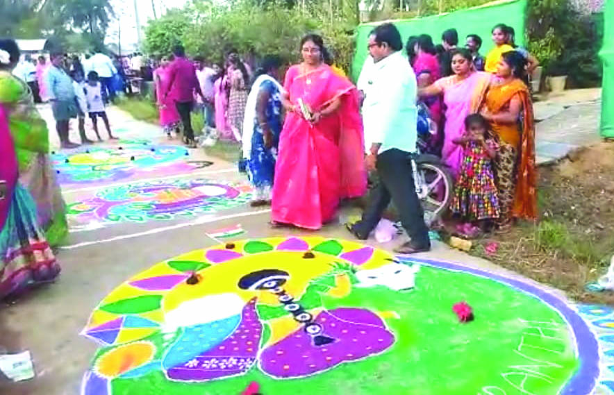 గ్రామీణ క్రీడాకారులకు ఆట స్థలాలు కేటాయించాలి