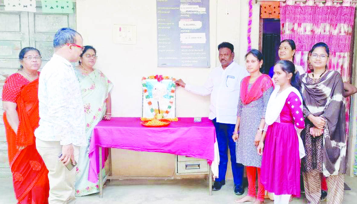 గాంధీ ఆశయాలు అనుసరణీయం