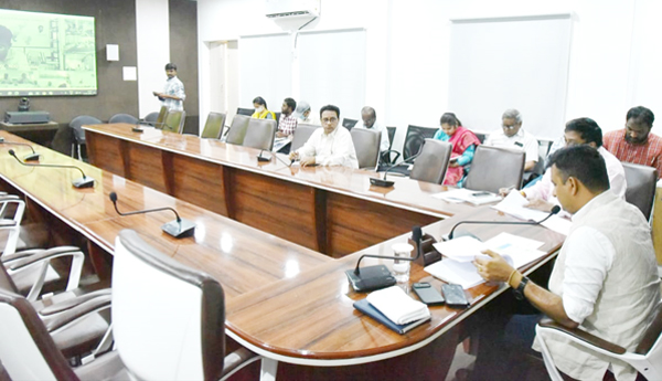 రీ సర్వే త్వరితగతిన పూర్తి చేయండి : కలెక్టర్‌
