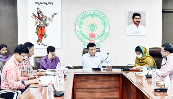 ప్రభుత్వ భూముల గుర్తింపు వేగవంతం చేయండి : కలెక్టర్‌