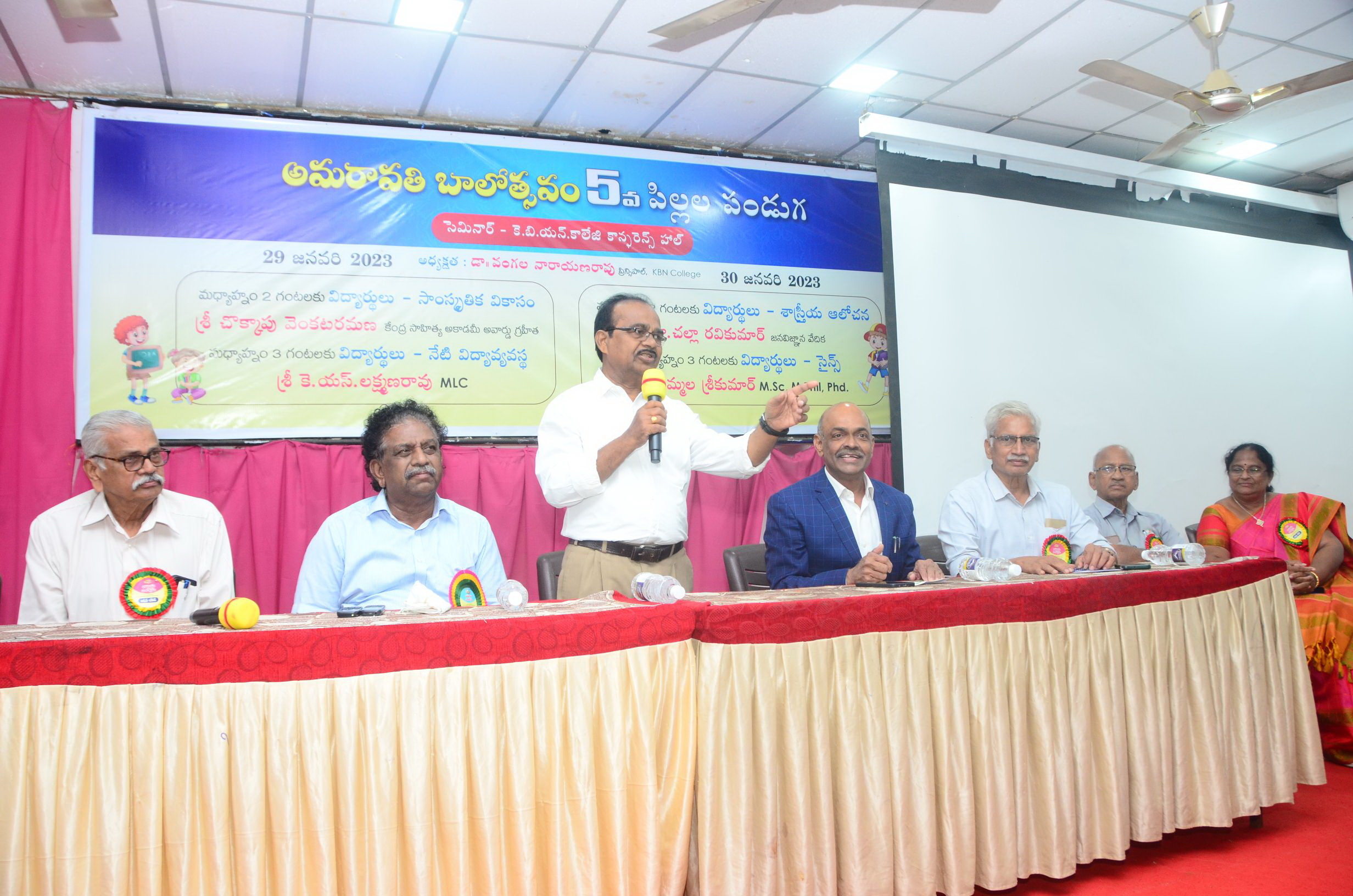 ధైర్యంగా ఉన్నత శిఖరాలను అధిరోహించండి