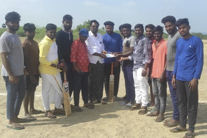 బహుమతులు అందజేత