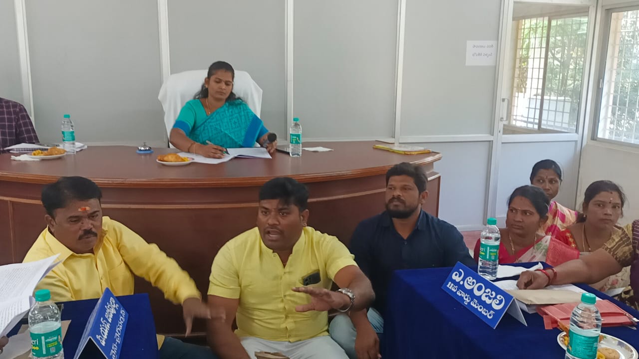 సచివాలయాలకు కన్వీనర్ల నియామకం విడ్డూరం