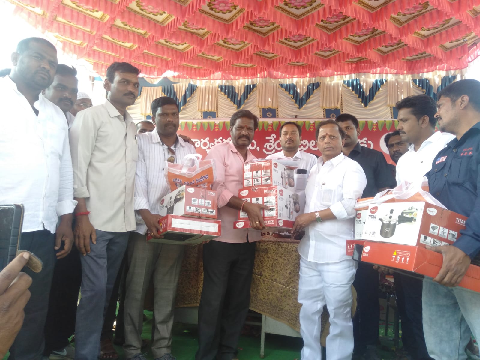పరాయి పాలనకు స్వప్తి పలుకుదాం : నవీన్‌ నిశ్చల్‌