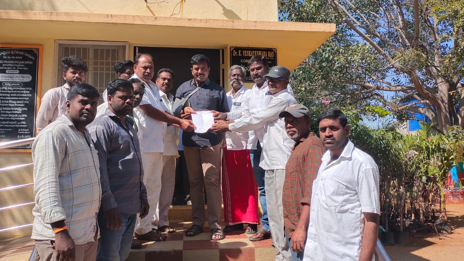విగ్రహ ఏర్పాటు అనుమతులు ఇవ్వండి