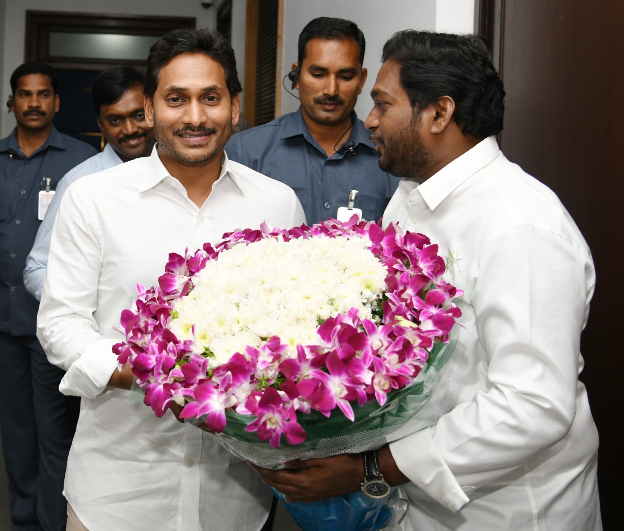 ముఖ్యమంత్రికి అభినందనలు తెలిపిన ఎమ్మెల్సీ