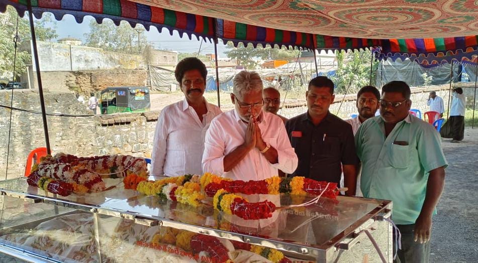 ఏపీ డెయిరీ మాజీ డైరెక్టర్‌ వేమా మృతి