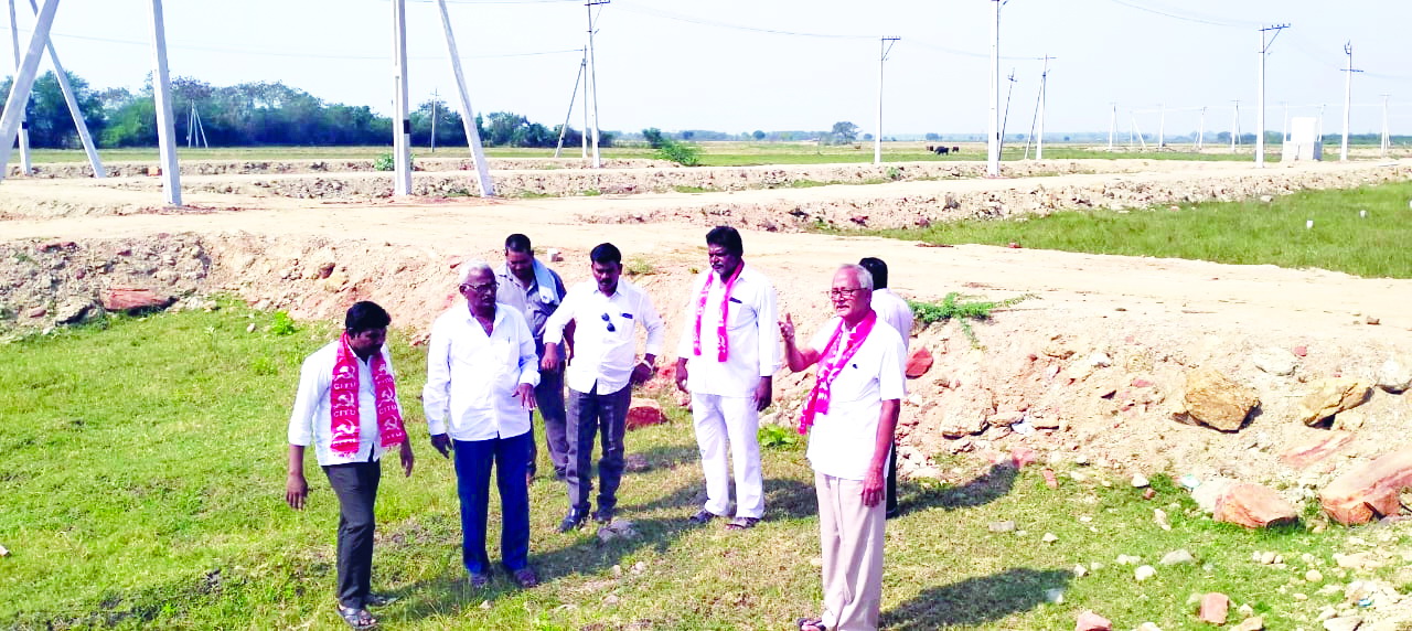 జగనన్న కాలనీల పరిశీలన