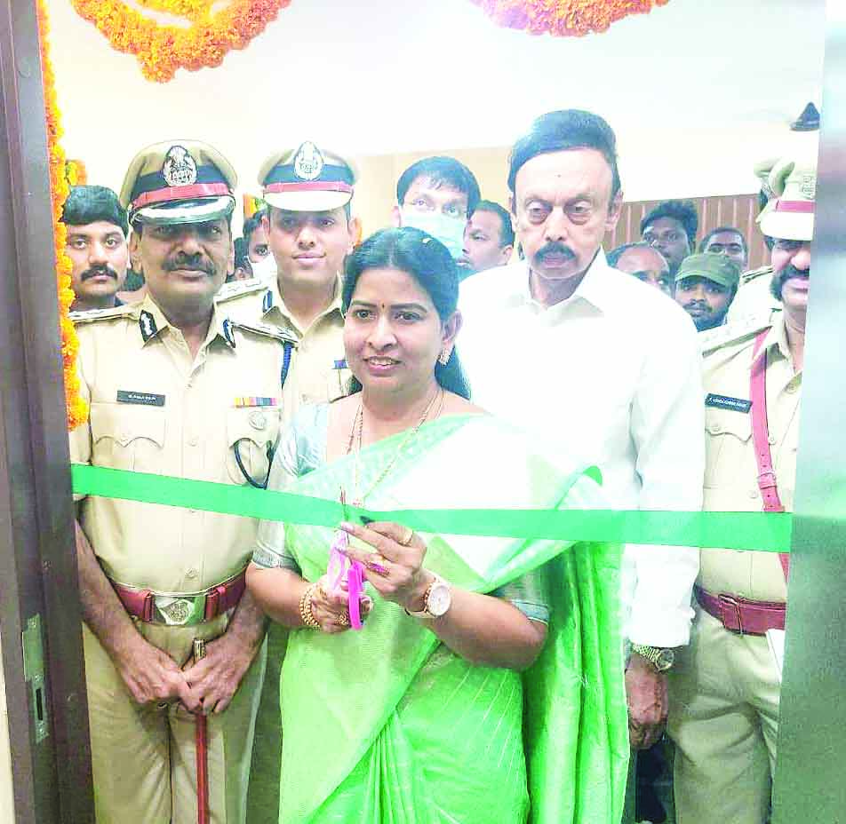 పోలీస్‌ వ్యవస్థలో విప్లవాత్మక మార్పులు - రాష్ట్ర హోం మంత్రి తానేటి వనిత