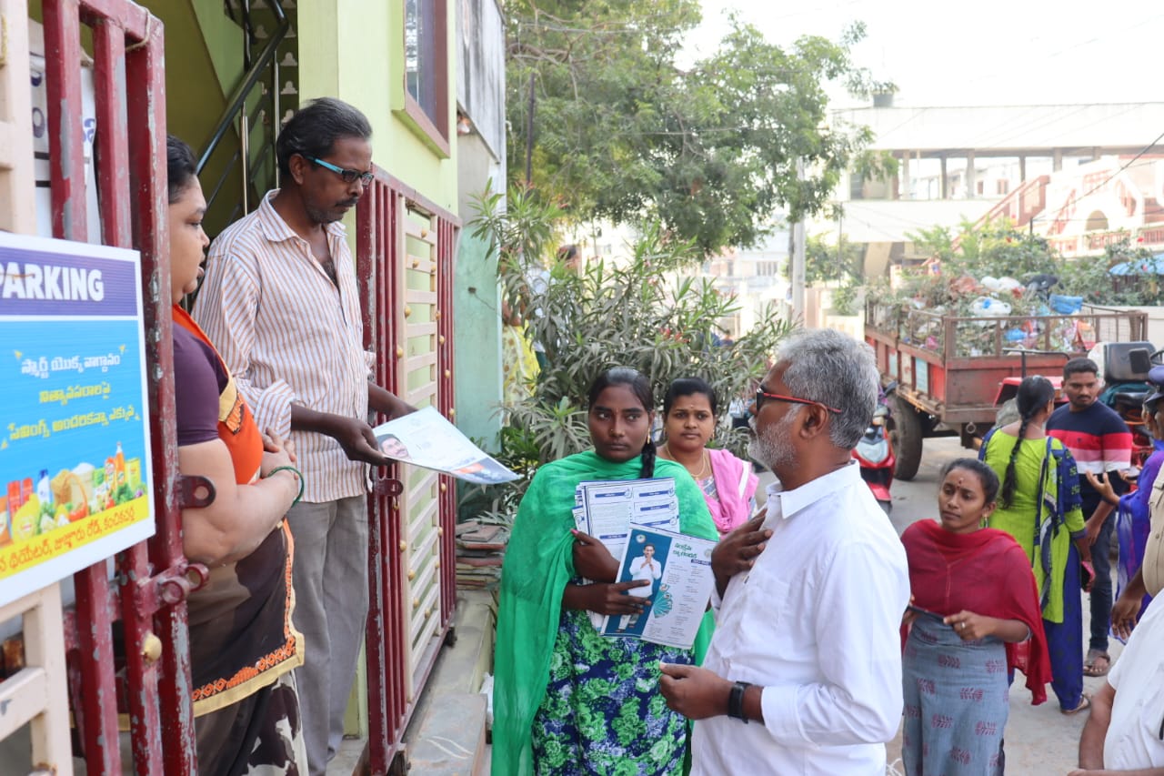 తాగునీటి, డ్రైనేజీ సమస్యలు పరిష్కరించాలని వినతి
