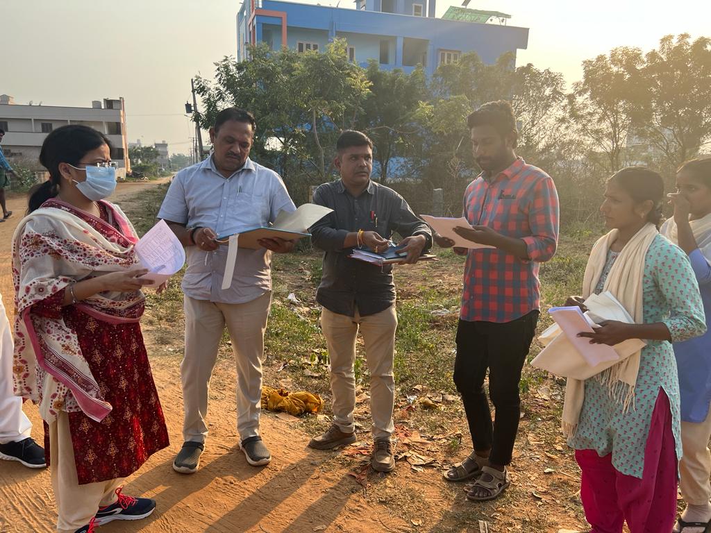 మైనార్టీ బాలికల పాఠశాలకు భూమి పరిశీలన