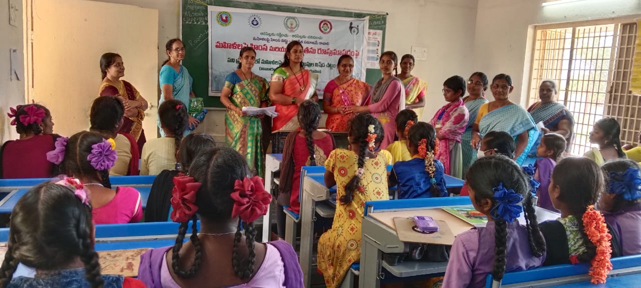 బాలికలు చట్టాలపై అవగాహన పెంచుకోవాలి