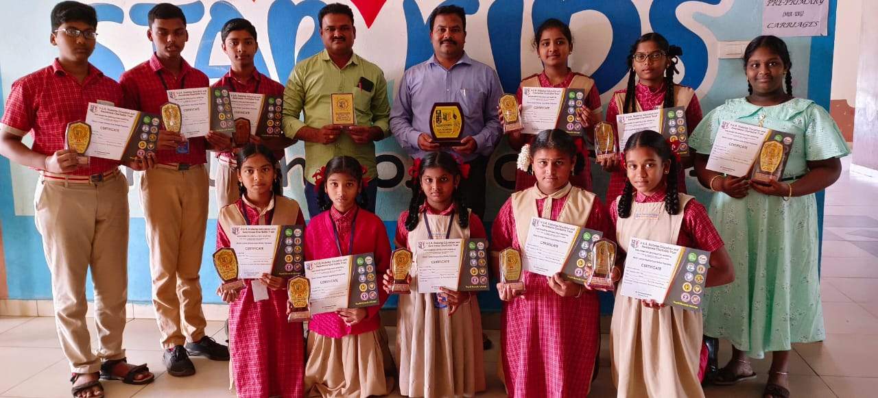 వ్యాసరచన పోటీల్లో శ్రీచైతన్య విద్యార్థుల ప్రతిభ