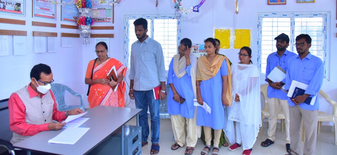 ప్రజలకు చేరువగా సచివాలయాలు : కలెక్టర్‌