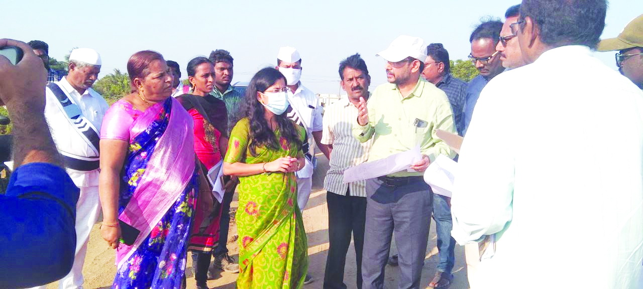 లంక భూముల పరిశీలన