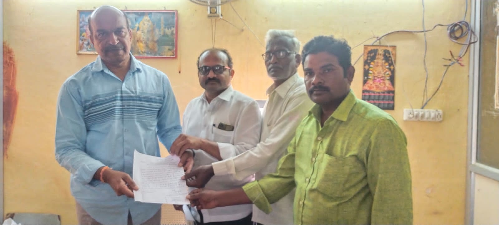 ధాన్యం కోనుగోలు చేయాలని వినతి