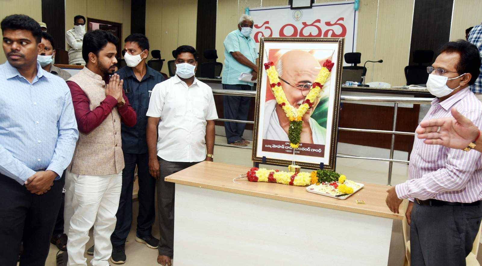ప్రపంచానికి గాంధీ ఆదర్శం : కలెక్టర్‌
