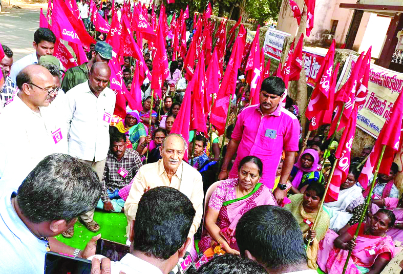 గిరిజనులకు హక్కులివ్వండి